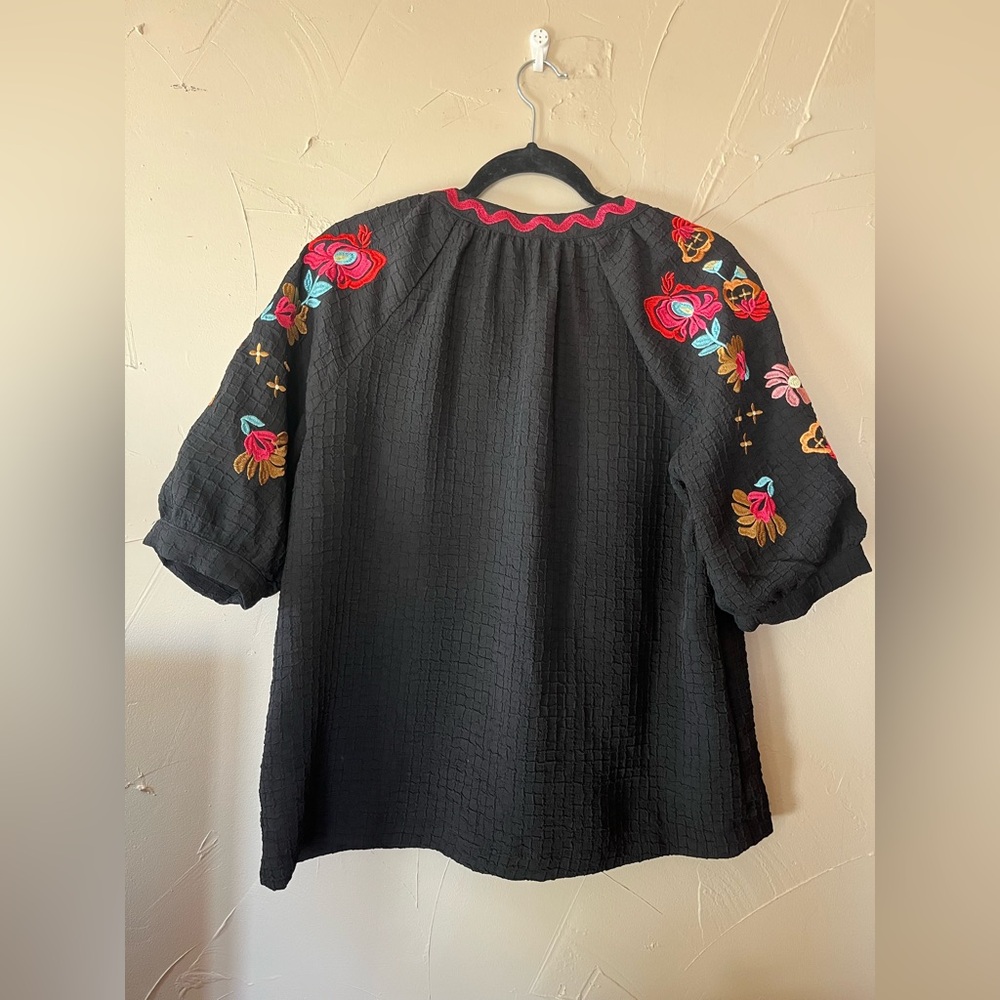 Embroidered floral Black and pink vneck blouse boho rickrack comfy size Large - Picture 4 of 6